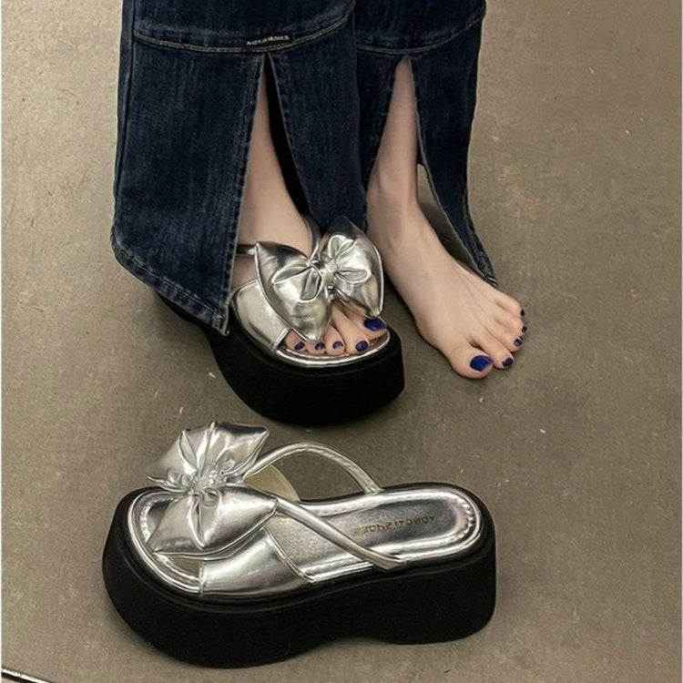 Dame platform-sandaler med knude-detalje og skridsikker sål Stilla