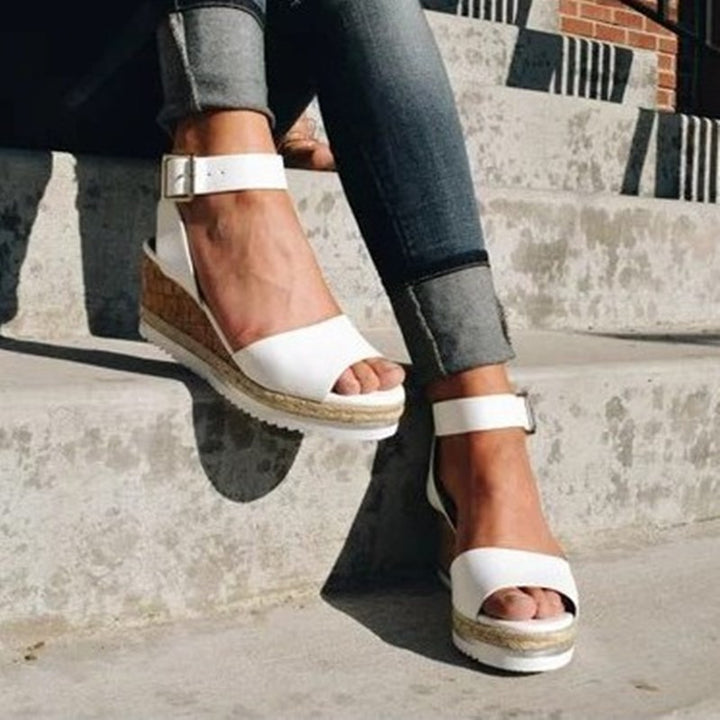 Dame Wedge-sandaletter med elegant kork-design og justerbar rem Stilla