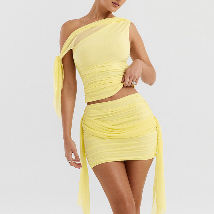 Dame sæt bestående af off-shoulder bluse og miniskørt med drapering Skovae