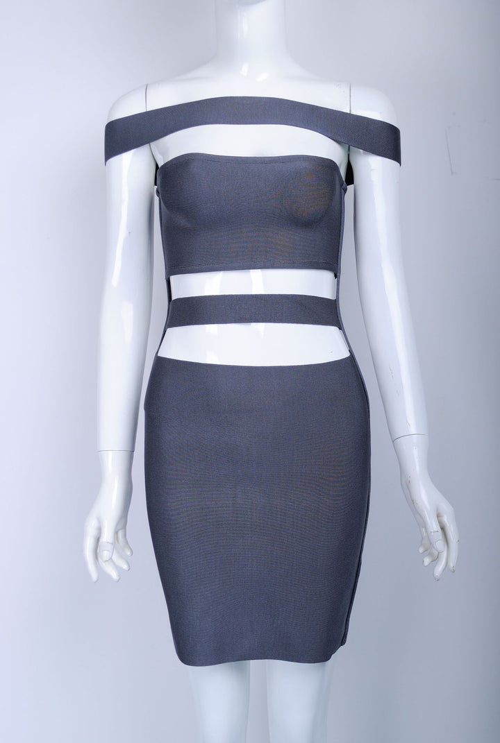 Dame figursyet kjole med off-shoulder design og cut-out-elementer Stilla