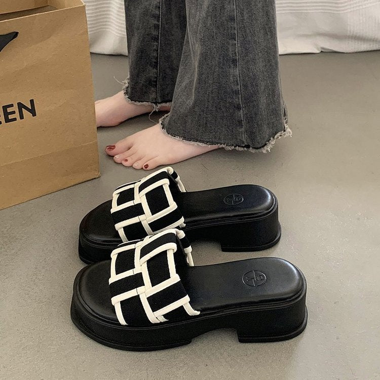 Dame platform sandaler med moderne remdesign og stabil sålekonstruktion Stilla