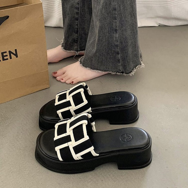 Dame platform sandaler med moderne remdesign og stabil sålekonstruktion Stilla