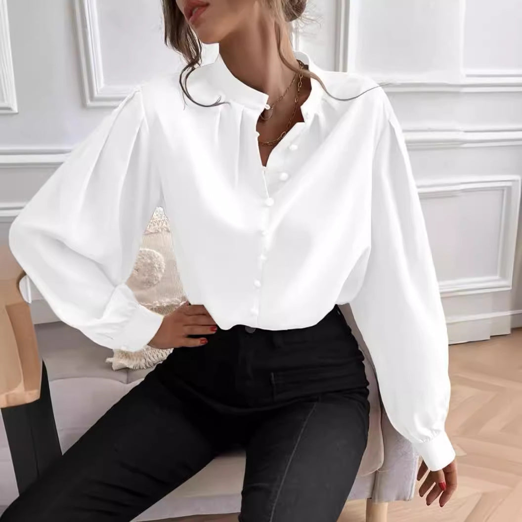 Damebluse med elegant ståkrave og draperet pasform Stilla