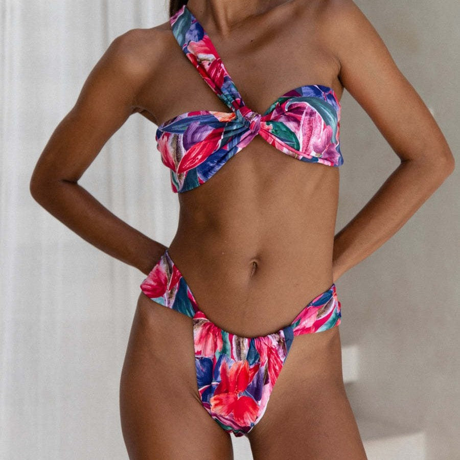 Dame Triangel-Bikini-Sæt med innovativt indpakningsdesign og asymmetrisk top Stilla