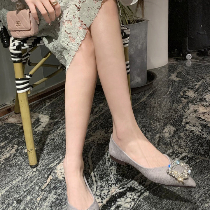 Dame elegante, med krystaller prydede, spidse ballerinaer Stilla
