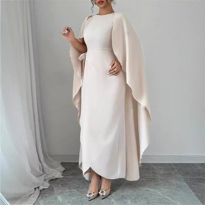 Dame Elegant aftenkjole med svingende kappe og figursyet snit Stilla