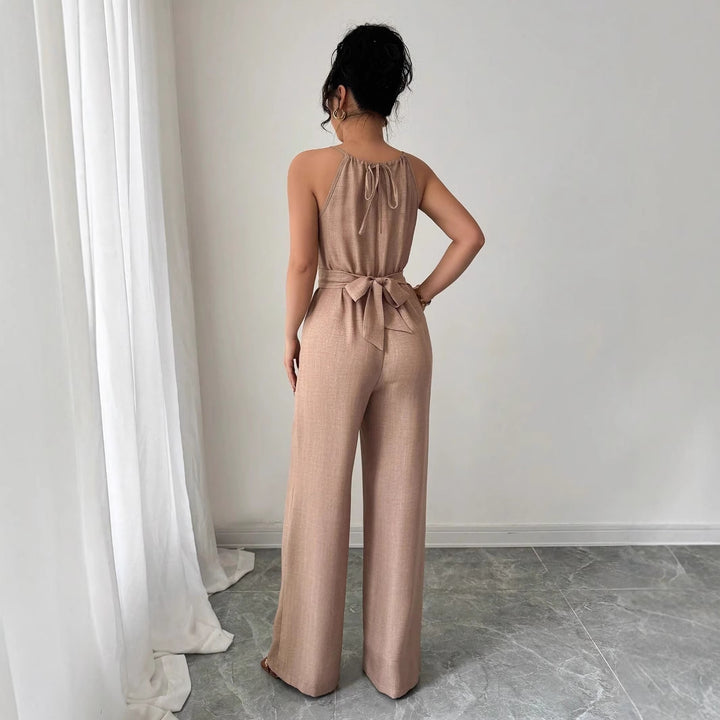 Dame Elegant Jumpsuit med Halterneck-design og figursyet snit Stilla