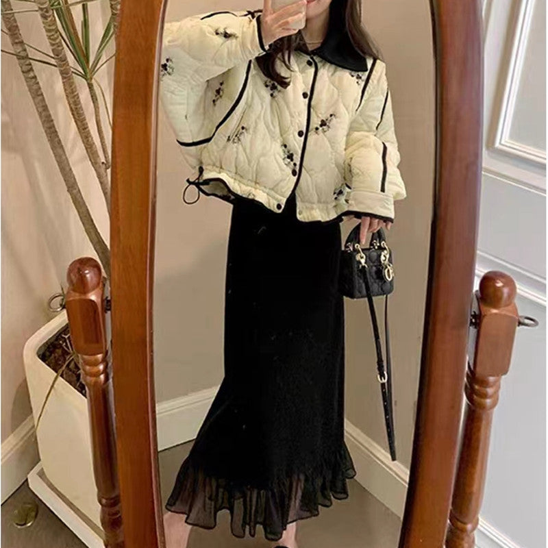 Dame fashionabel cardigan med knapper og flæsekant Stilla