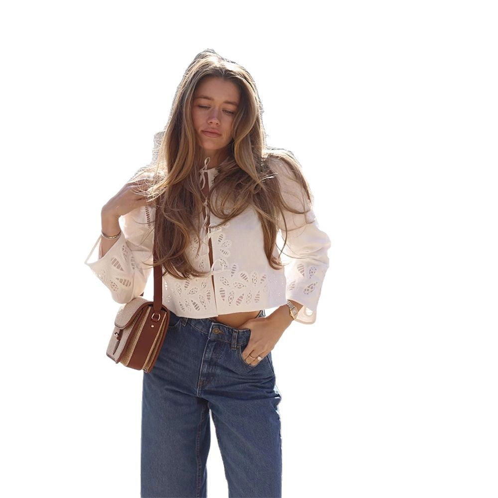 Dame blondetop med dekorativ udskæring og flæse detaljer Stilla