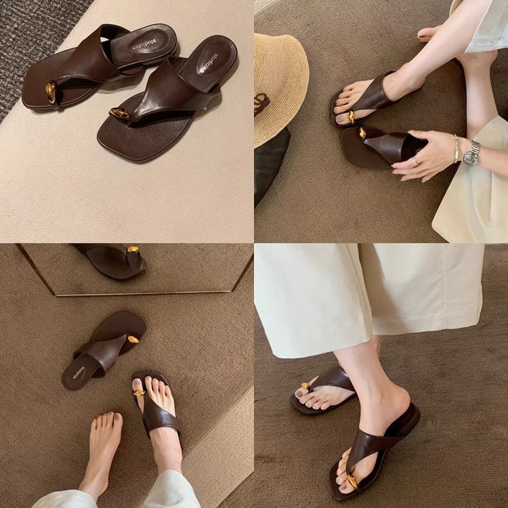Femme Cross-Strap Slide Sandaler med elegant spænde-detalje Stilla