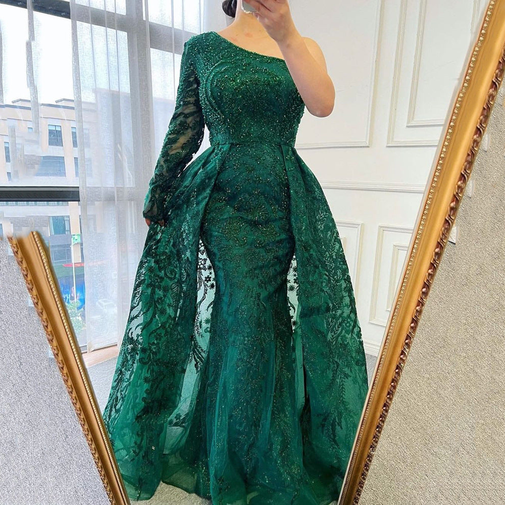 Dame Elegant og raffineret aftenkjole med asymmetrisk snit Stilla