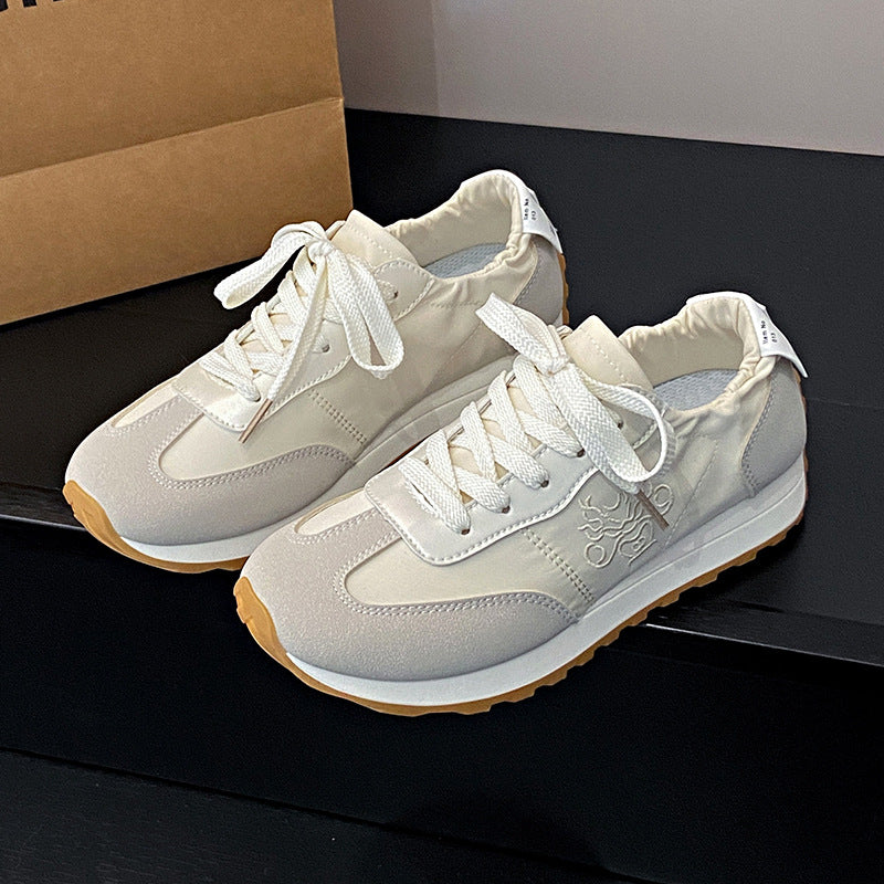 Dame Sneakers med let mesh-overdel og behagelig dæmpningsteknologi Stilla