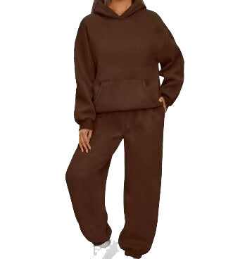Kvinders behagelige hoodie sæt lavet af blødt sweatstof Skovae