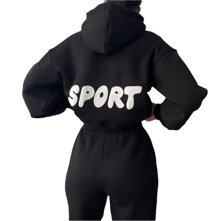 Dame moderigtig sporty sæt med cropped hoodie og brede joggebukser Stilla