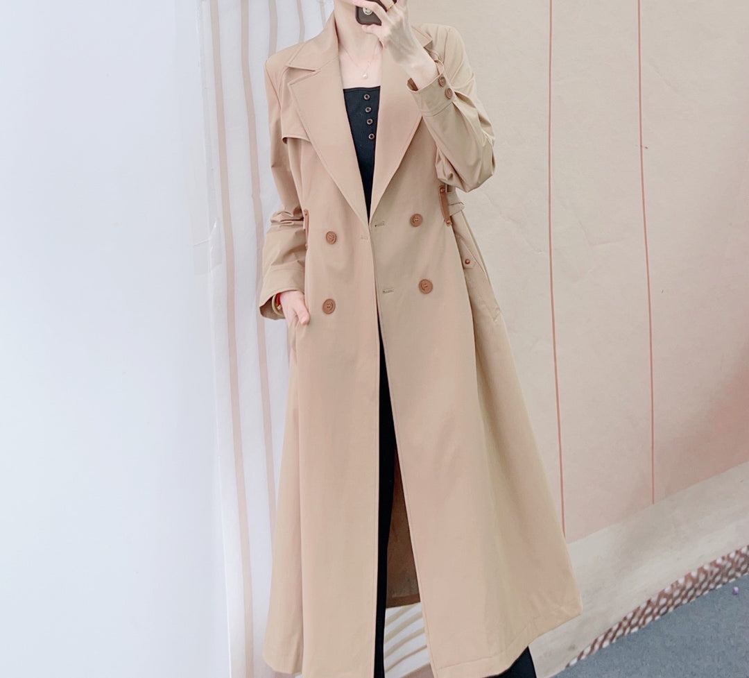 Dame trenchcoat med dobbelt knaprækkefølge og elegant revers Stilla