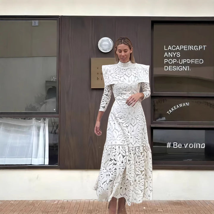 Dame Maxikjole med usædvanligt blomster-spidsmønster og elegant krøllede dekoration Stilla