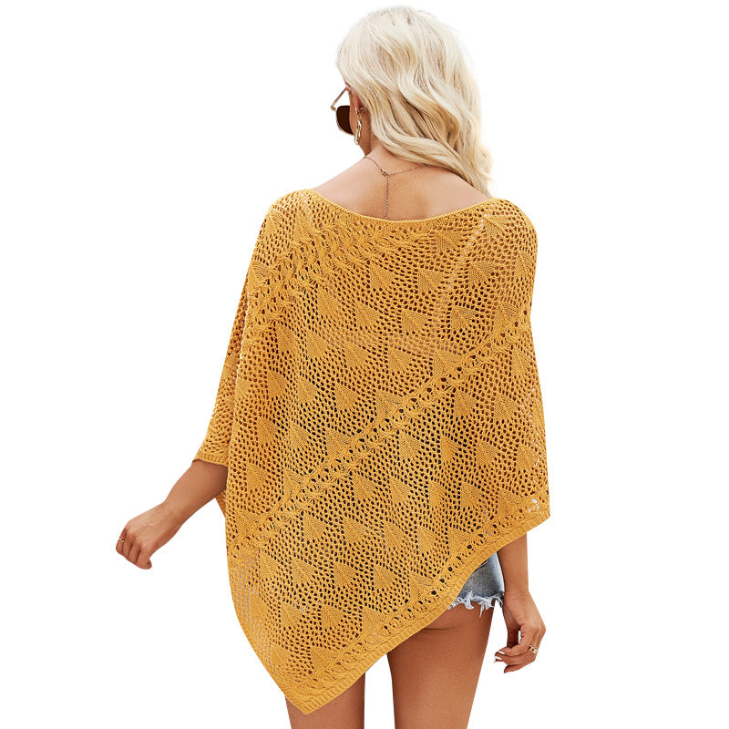 Femme luftig hæklebluse i moderne poncho-stil med innovativ hulstruktur Stilla