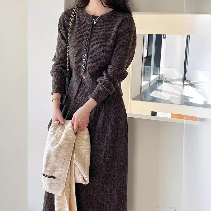 Femme Ribstrik-Cardigan og Maxi-Nederdel Sæt Stilla