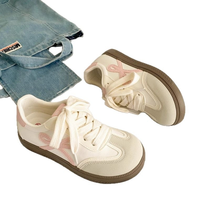 Dame Sneakers i sporty-elegant design med mode accenter Stilla