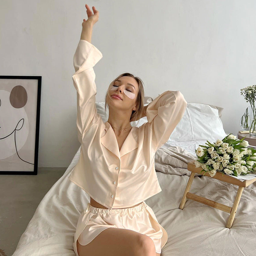 Dame Satin Pyjamas Sæt med elegant snit og fine detaljer Stilla