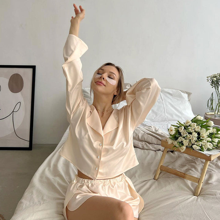 Dame Satin Pyjamas Sæt med elegant snit og fine detaljer Stilla