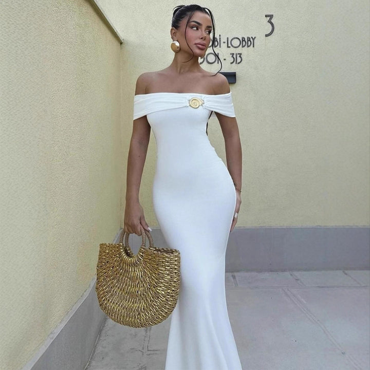 Dame Elegant Offshoulder Maxikjole med dekorativt Gulddetalje Skovae