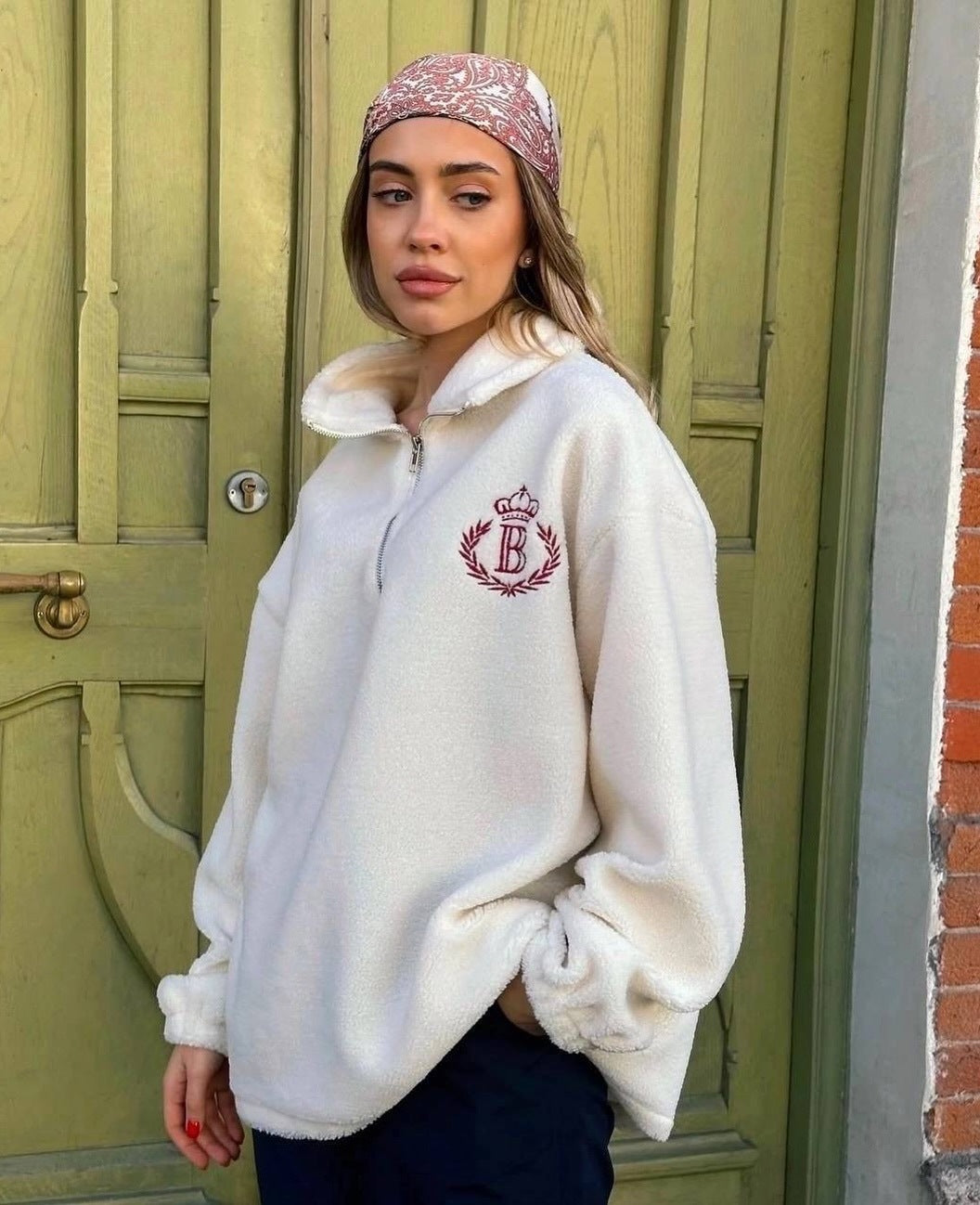 Dame oversized fleece pullover med lynlås og broderet logo Stilla