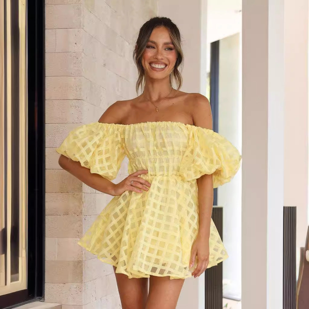 Dame Voluminøs Off-Shoulder Kjole med Rynkedetaljer og Elastisk Talje Stilla