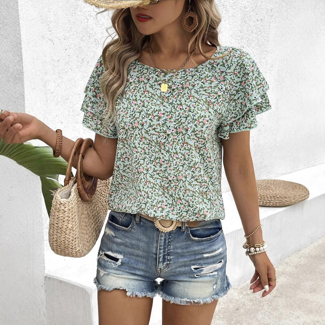 Dame sommerbluse med flæsedetaljer og blomsterdesign Stilla