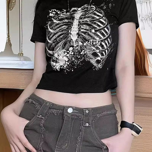 Dame Crop-T-shirt med legende læbe motiv og moderne skrift Skovae