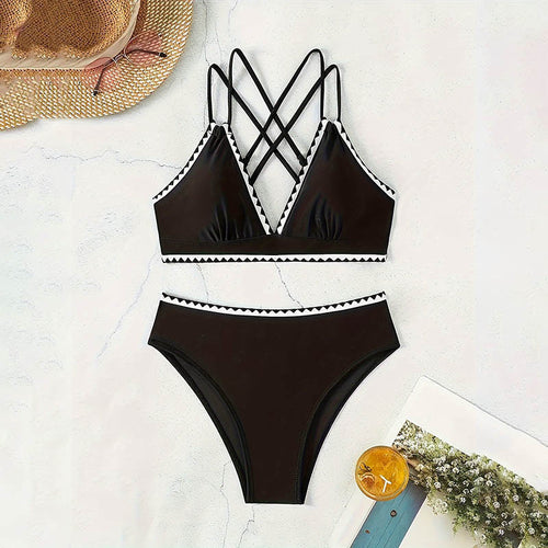 Dame bikinisæt med elegant snøredesign og kontrasterende accenter Stilla