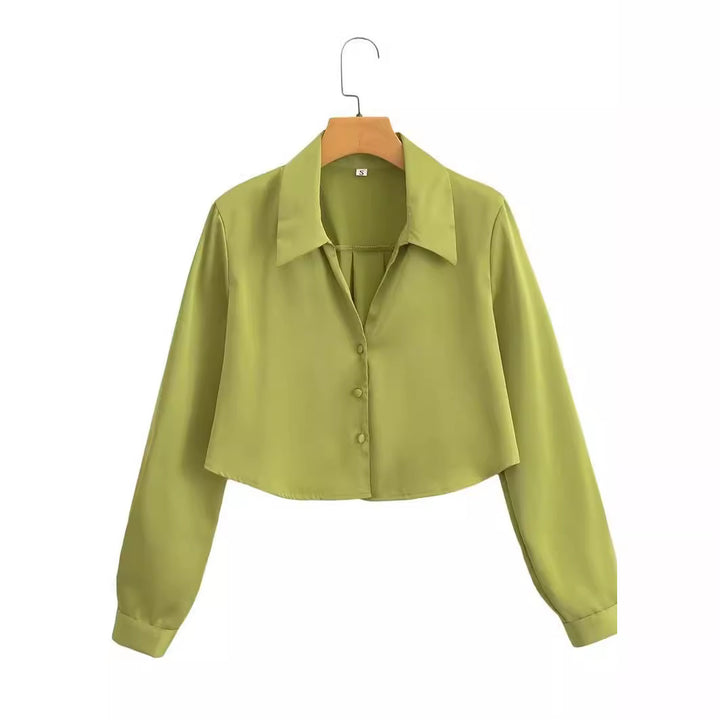 Dame cropped bluse med elegant krave og knapdetaljer Stilla
