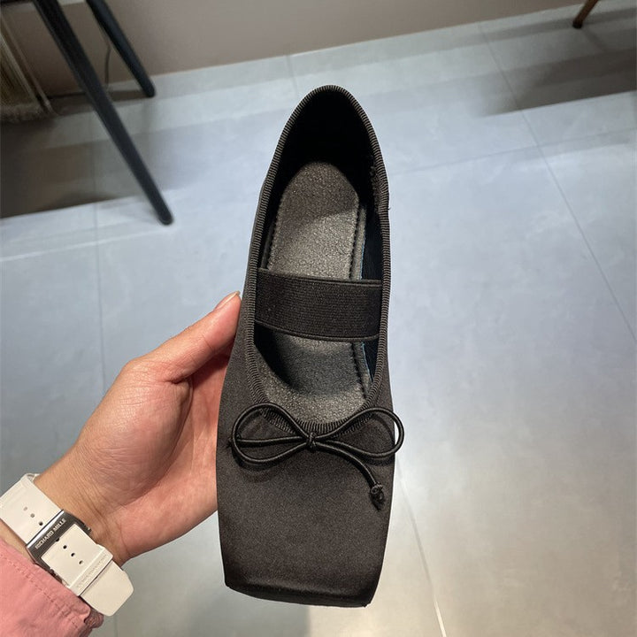Dame elegante ballerinaer med kvadratisk tåområde og dekorativ bue Stilla