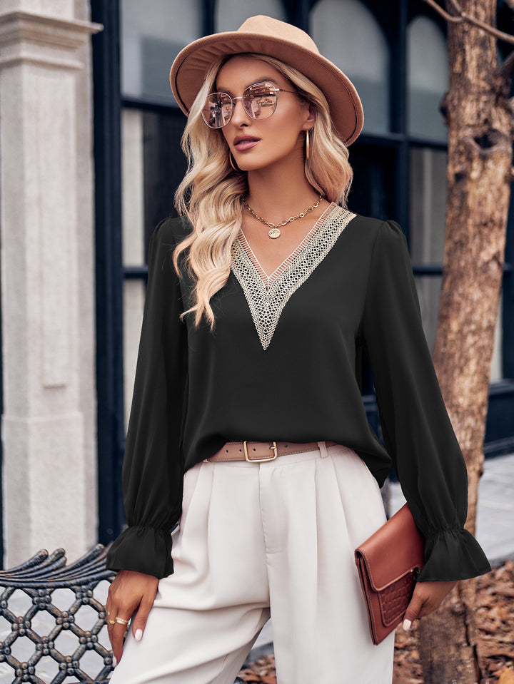 Dame elegant bluse med spidselementer og V-udskæring Stilla