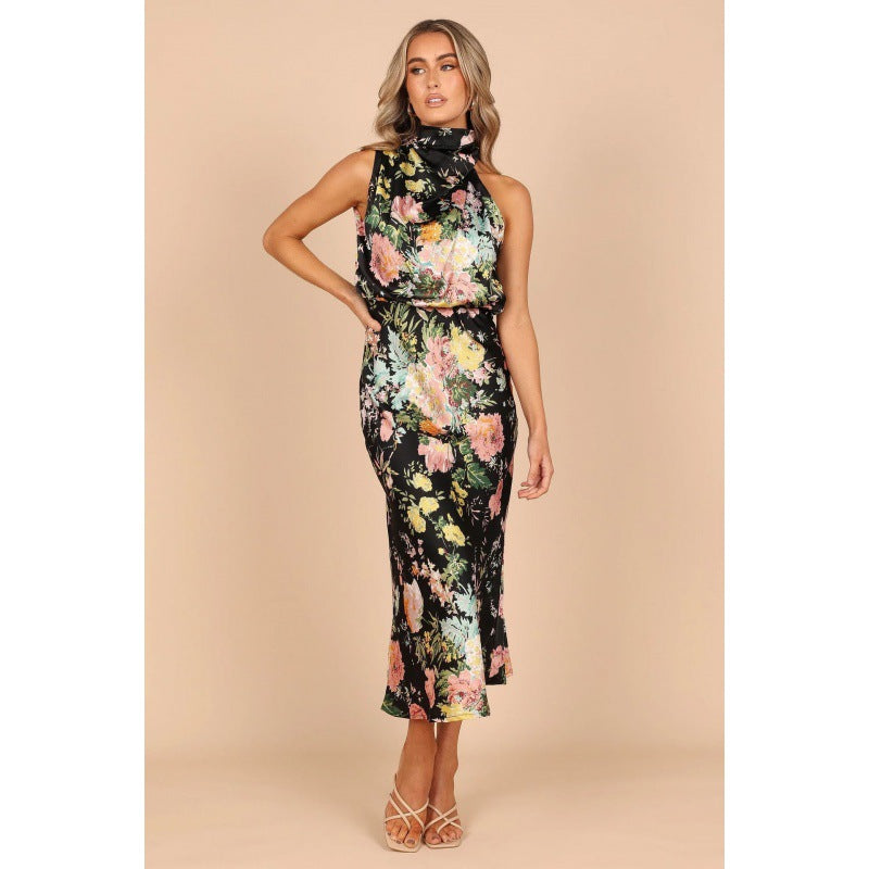 Dame maxikjole med florale accenter og elegant halv-høj-hals-appearance Stilla