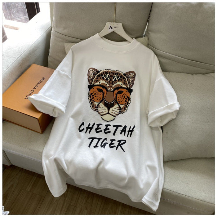 Dame T-shirt med kunstnerisk leopardprint og afslappet snit Stilla