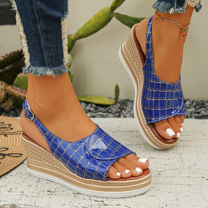 Dame fashion Wedge-sandaler med kunstnerisk krokodillemønster og justerbar rem Stilla