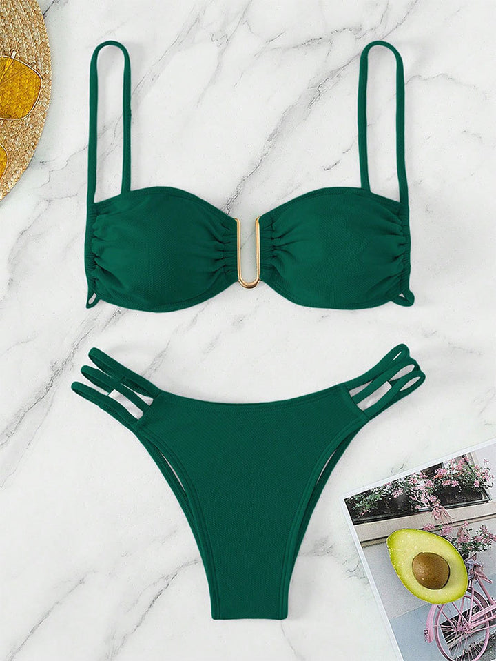 Dame bikini sæt med moderne rækkedetaljer og elegant gyldent accent Skovae