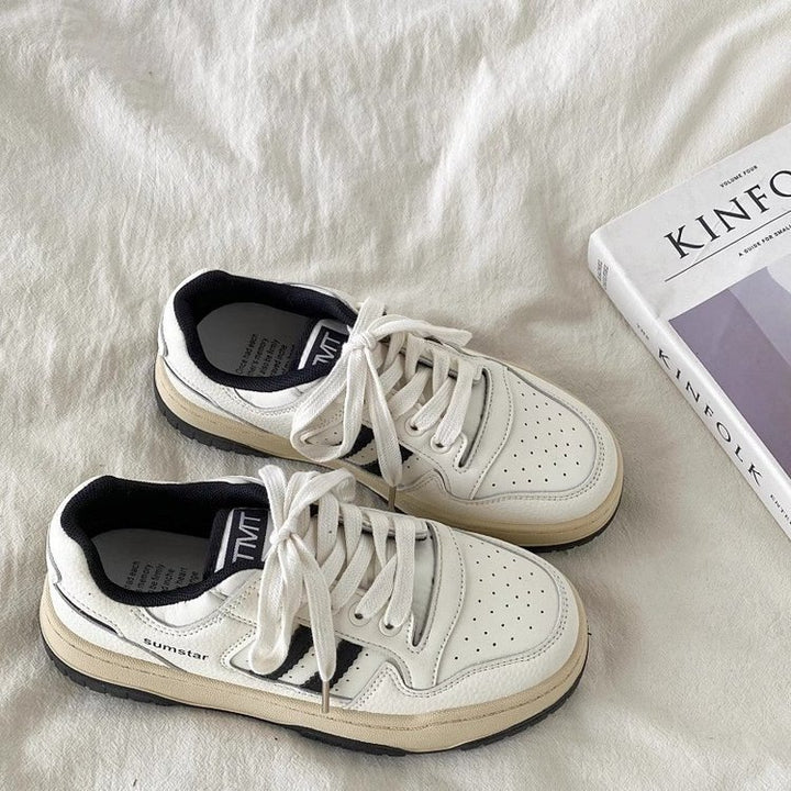 Dame moderne sneakers i minimalistisk design med åndbart overmateriale og skridsikker sål Stilla