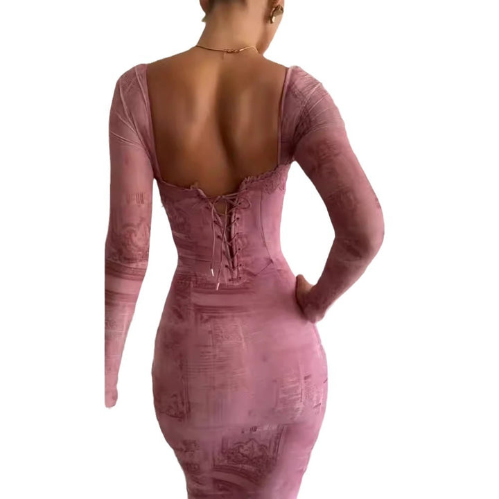 Kvinders tætsiddende blondekjole med lange ærmer og sofistikeret bustier Skovae
