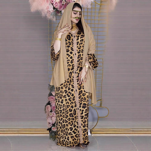 Dame Kaftan-kjole med trendy leopardmønster og elegant snit Stilla