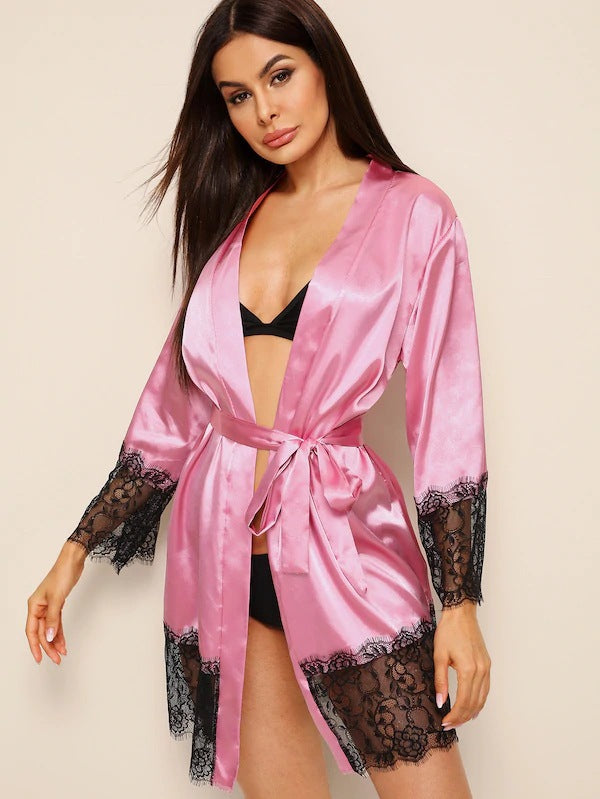 Dame elegant satin kjole med blondebesætning Stilla