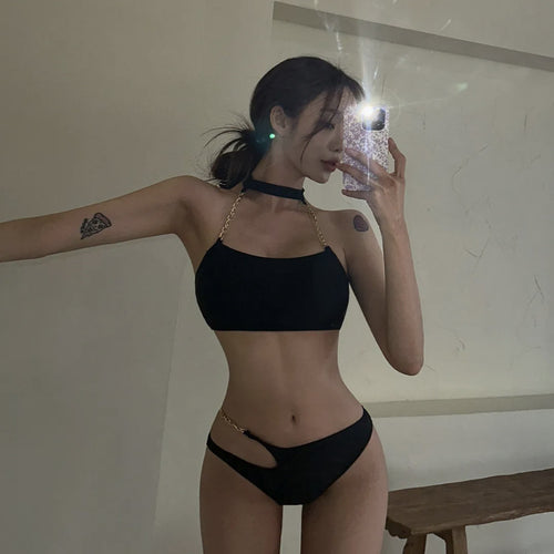 Dame Bikini-sæt med elegant choker og eksklusive kædeakenter Stilla