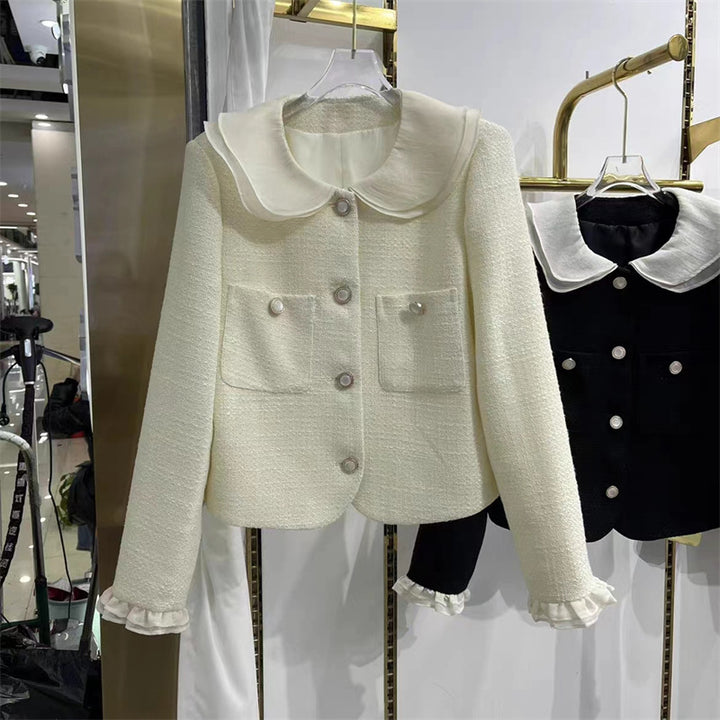 Dame elegant kort jakke med flæse detaljer og dekorative knapper Stilla