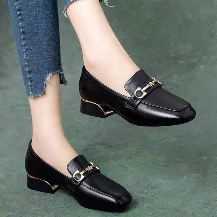Dame elegante loafers med gyldne accenter Stilla