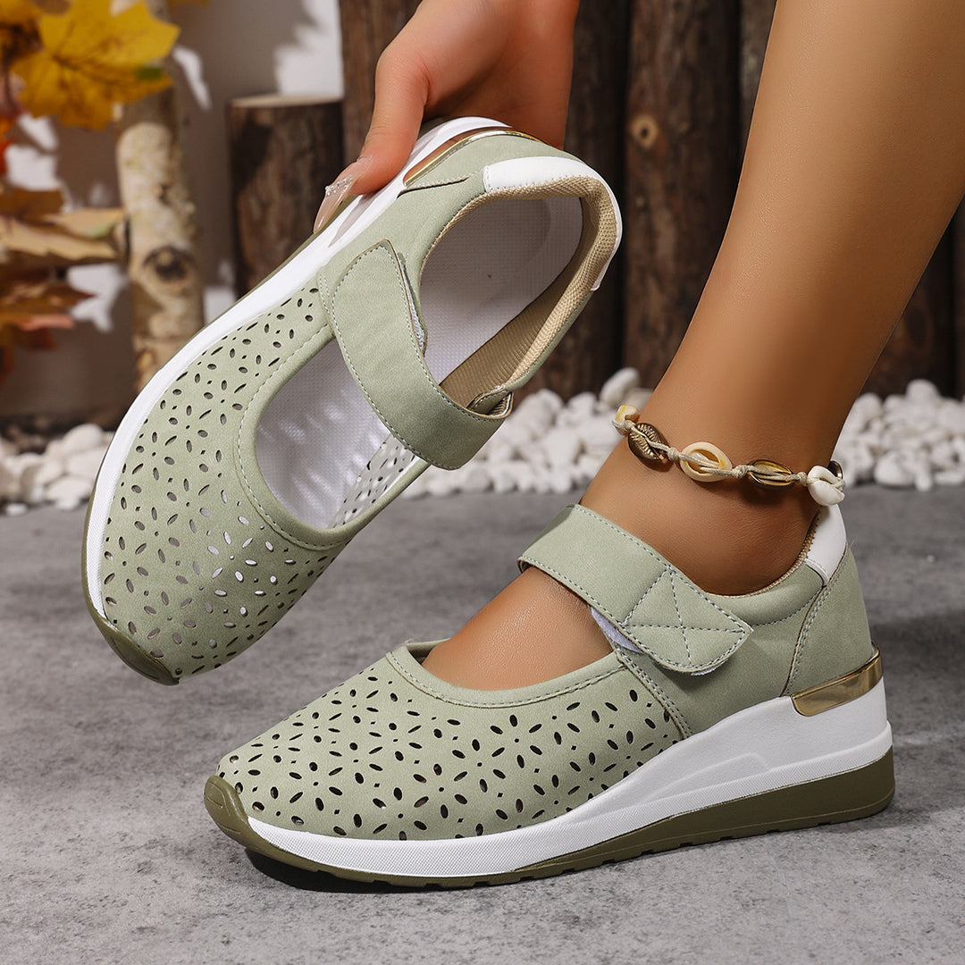 Dame komfortable sneakers med åndbar perforering og justerbar velcro-lukning Stilla