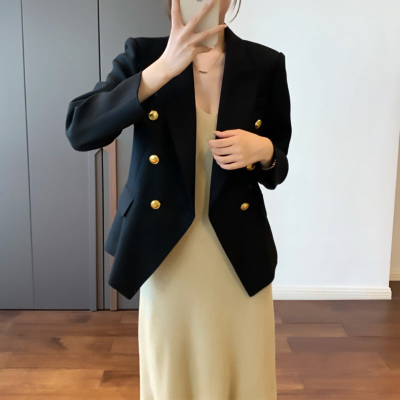 Dame foret blazer med dobbelt knaplukning og gyldne accenter Stilla