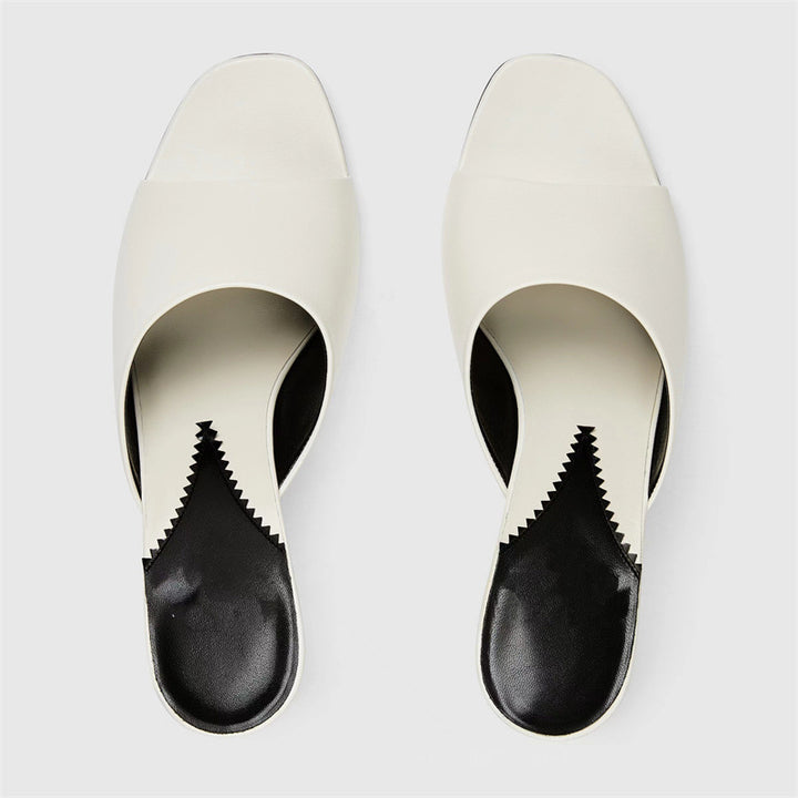 Femme Open-Toe Mules med skulpturel hældesign Stilla