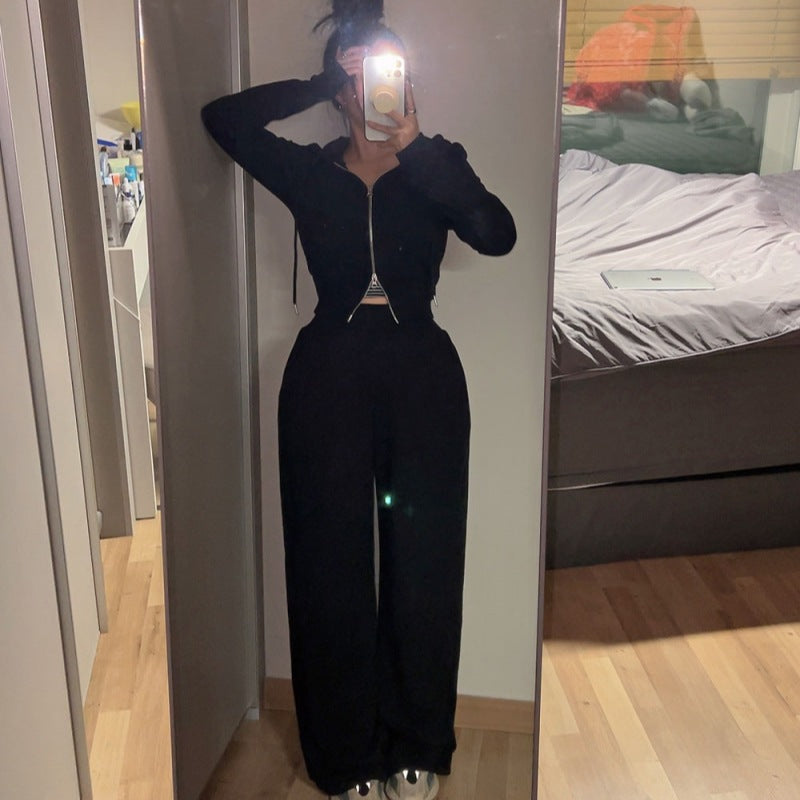 Damer fashionabelt og komfortabelt sæt med cropped jakke og elastiske bukser Stilla
