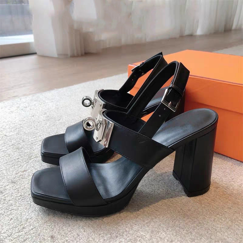 Femme Blokhæl Slide Sandaler med dekorativt spænde-detalje Stilla